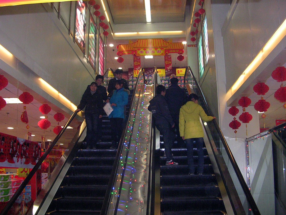 輝縣市新華書店?duì)I業(yè)大樓（樓層開洞，加設(shè)扶梯）